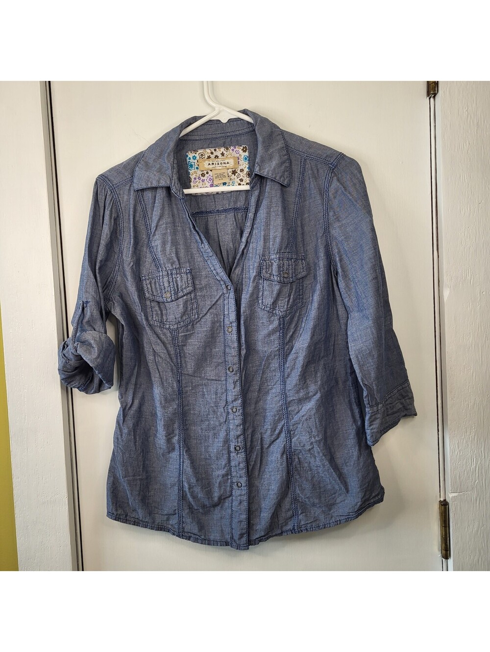 ARIZONA Women's Blue Chambray snap Down Shirt Jr Large/G roll-up sleeve straps